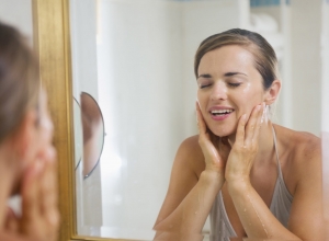 Hỏi đáp: Da nhờn nên rửa mặt bao nhiêu lần 1 ngày thì sạch và an toàn